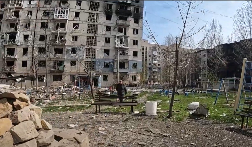 Ховають вже на дитячому майданчику: ситуація в Покровську погіршилася - подробиці 