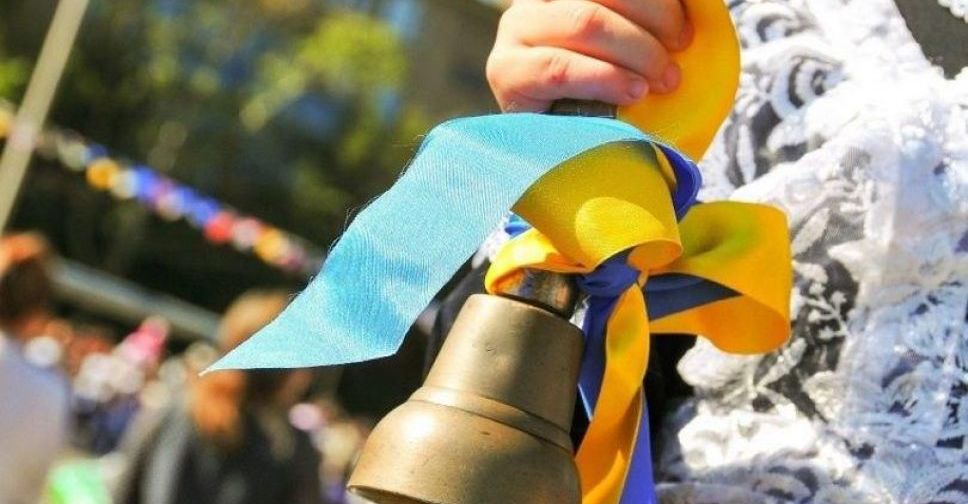 Стало известно, когда в мариупольских школах завершится учебный год?
