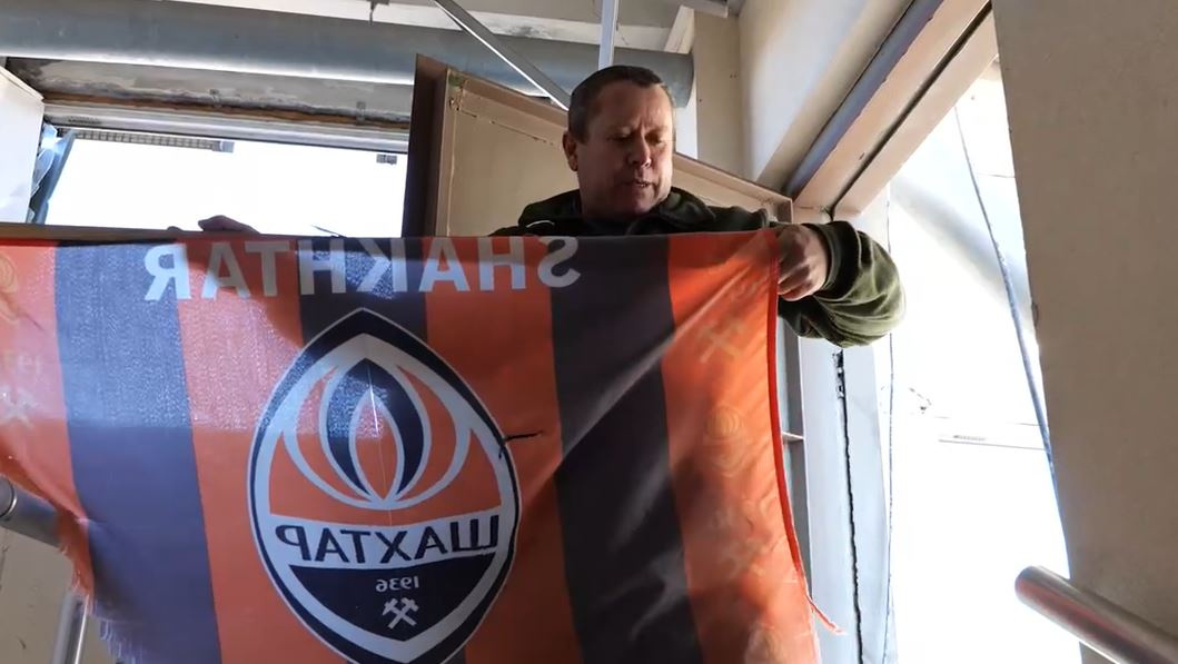 Врятований прапор гірників з Авдіївки сьогодні винесуть на поле перед матчем Шахтар - Полісся