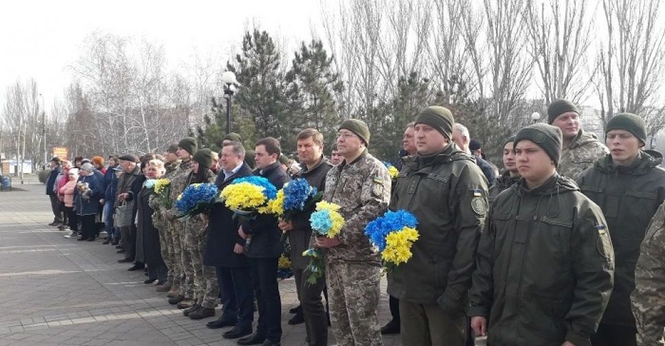Мариупольцы отметили день рождение Великого Кобзаря со стихами и цветами (ФОТО)