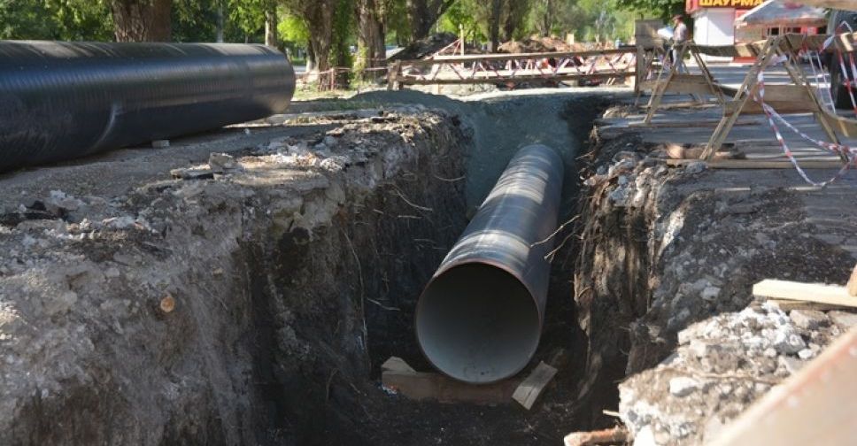 Ремонт магистрального водовода в Мариуполе стоимостью в 10 млн гривен завершат в августе (ФОТО)