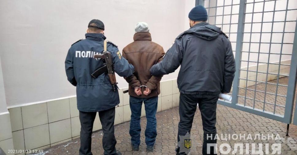 Сбежал и женился: полиция Мариуполя разыскала мужчину, скрывавшегося три года
