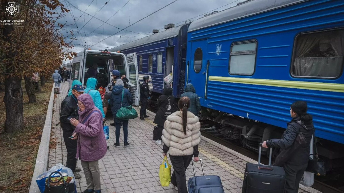 Евакуаційний потяг з Донеччини – як зареєструватися та виїхати до безпечних регіонів у грудні