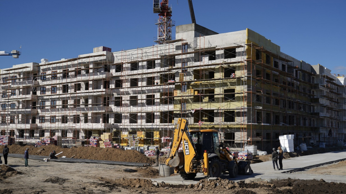 Росіяни їдуть у Маріуполь за високими зарплатами - чи вдається їм заробити в окупованому місті 