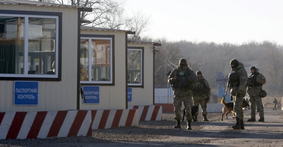 Вблизи Мариуполя пограничники помогли женщине с инвалидностью и онкологическим заболеванием