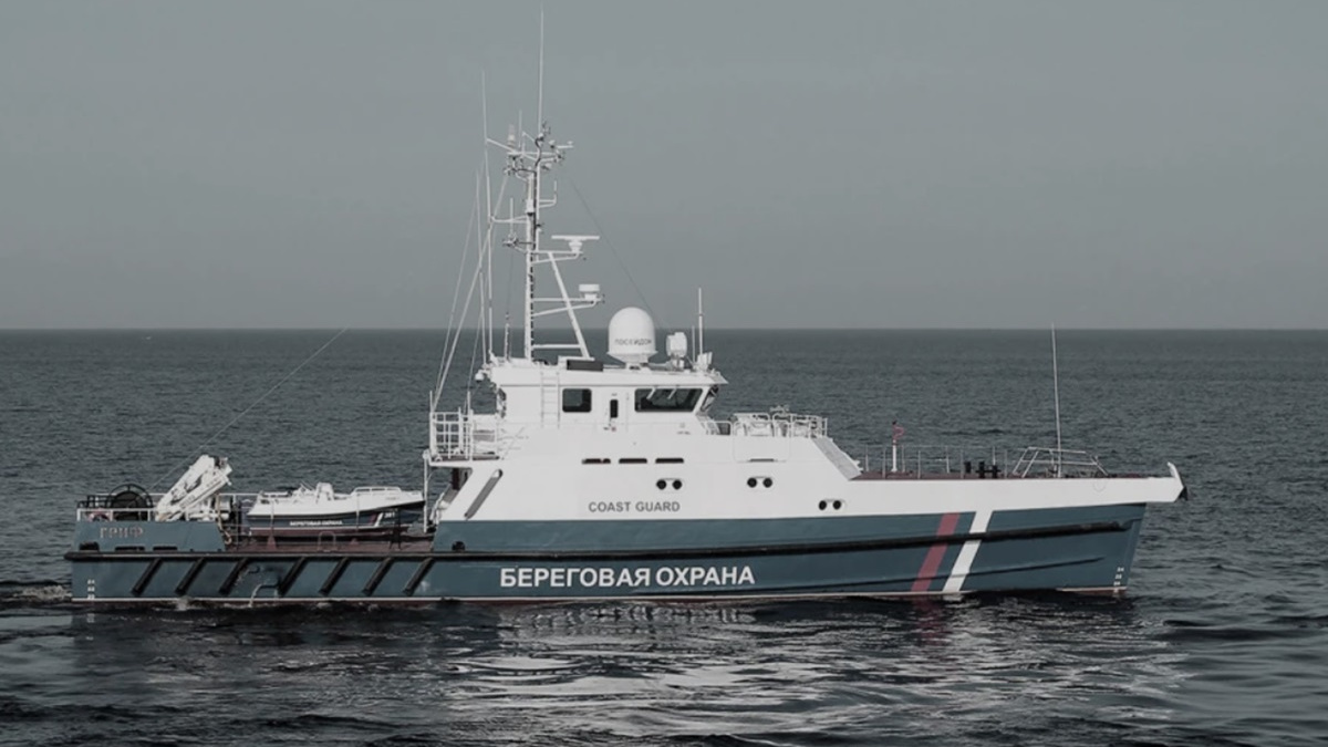 В Азовському морі зайнялося судно флоту РФ: яких втрат зазнали окупанти