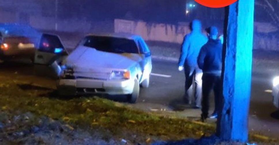 В Мариуполе водитель въехал в электроопору