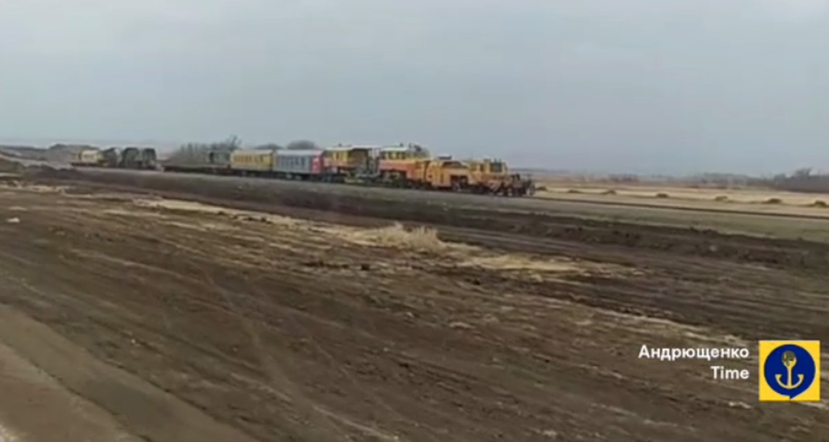 Вже поєднали Маріуполь з Кримом: з'явилися нові дані про будівництво залізниці окупантами