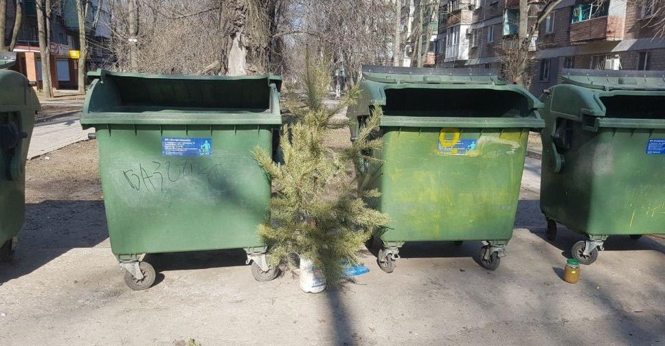 В Мариуполе сдался «последний герой» и выбросил елку (ФОТОФАКТ)