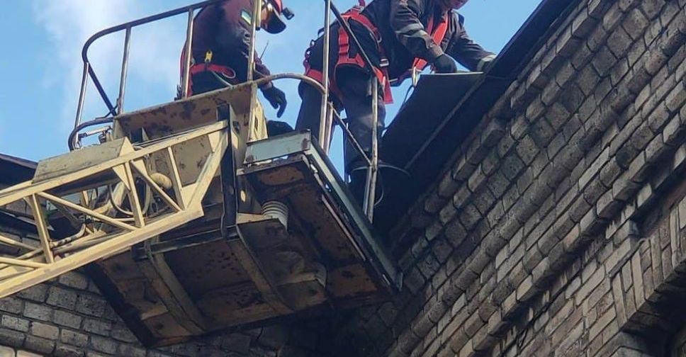 Мариупольские спасатели на большой высоте устраняли опасность