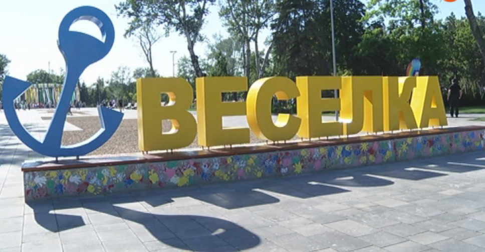 Новые тюльпаны и новые рисунки: чем удивит весенняя «Веселка» мариупольцев? (ФОТО)