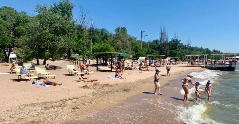 За сутки десятки отдыхающих на мариупольских пляжах заплыли за буйки