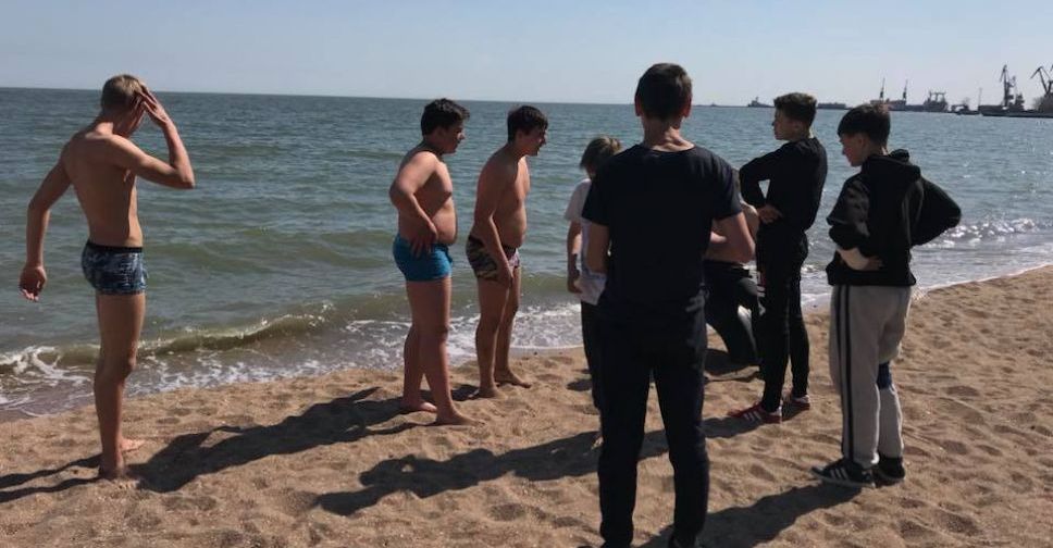 Мариупольцы уже купаются в море (ФОТО+ВИДЕО)