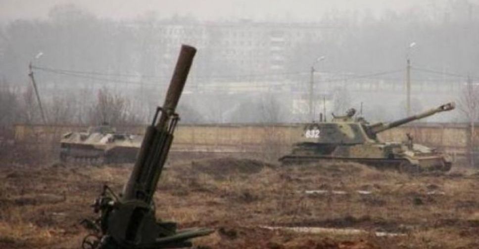 Количество обстрелов растет: под Мариуполем применили запрещенные минометы