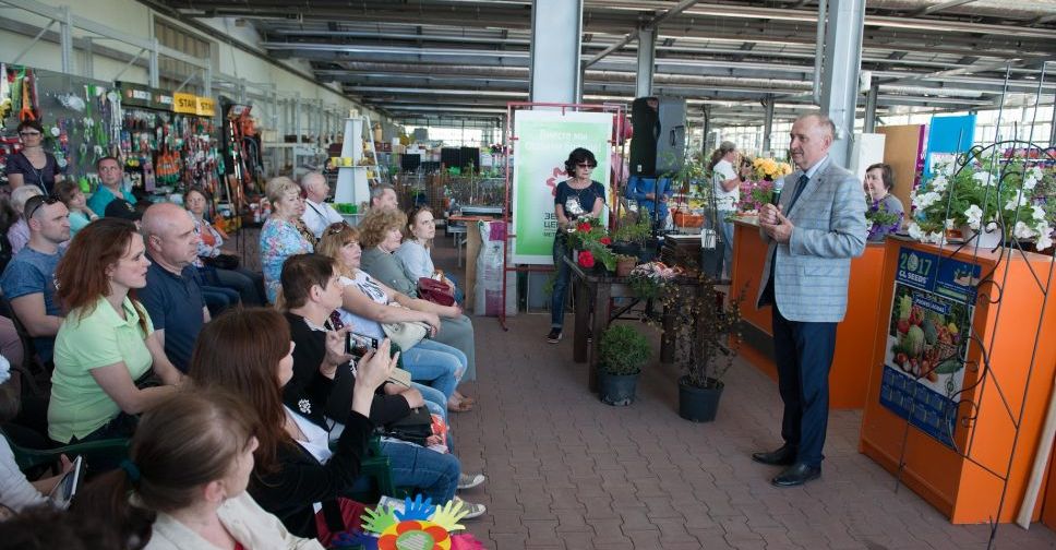 Мариупольцы ко Дню города высадят более 1500 растений (ФОТО)