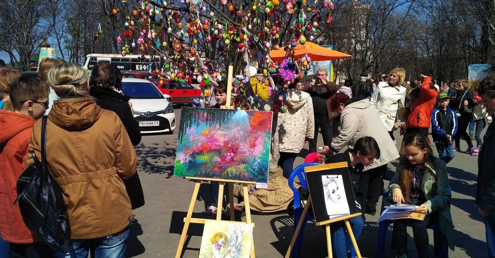 Пасхальные гулянья в Мариуполе