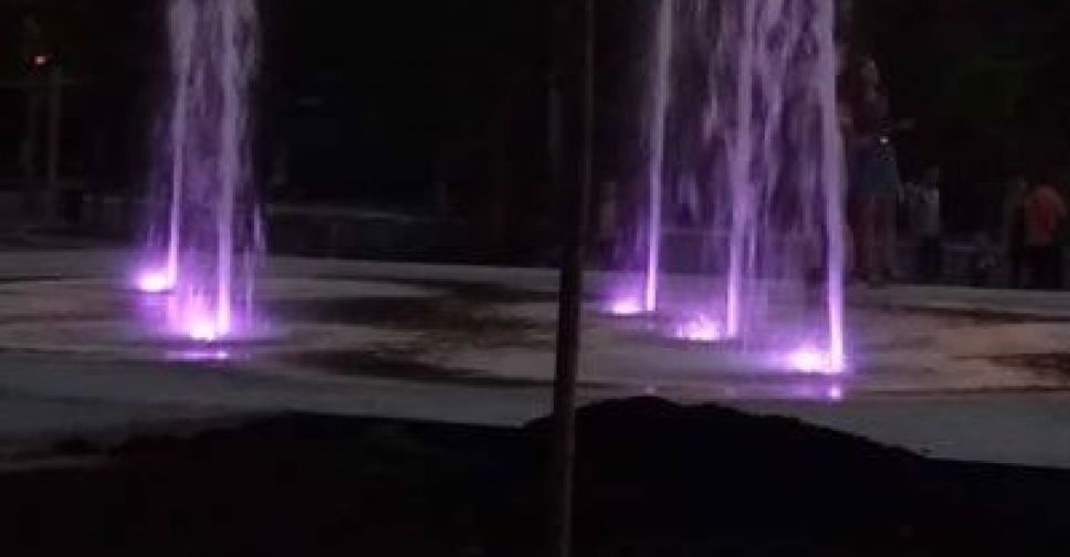 В Мариуполе «затанцевал» новый фонтан в Театральном сквере (ВИДЕО)