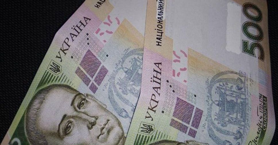 Взял сдачу и сбежал: мариуполец расплатился с продавцом сувенирной купюрой (ФОТО)
