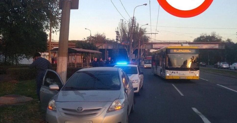 В Мариуполе автомобиль сбил женщину возле пешеходного перехода