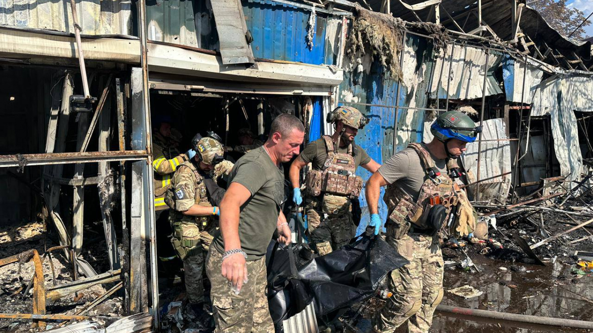 16 загиблих, серед них дитина - росіяни обстріляли ринок у Костянтинівці