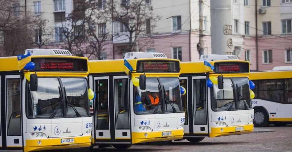 В Мариуполе из-за киосков остановка стала опасной для пассажиров