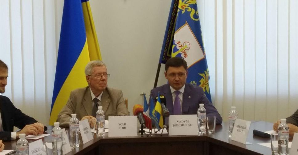 «Горводоканал» будет выпускать питьевую воду: Мариуполь в День Франции приблизился к очистке воды (ФОТО)
