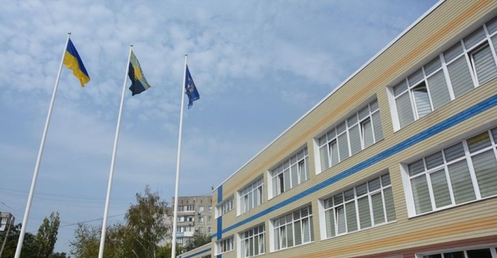 В школы Мариуполя «проникнут» посторонние лица
