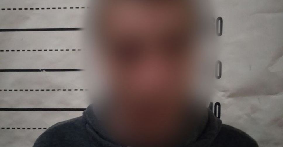 Грабил на улицах: 28-летний мариуполец срывал с прохожих украшения