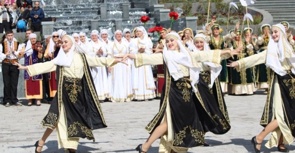 Мариуполь продолжает принимать поздравления с Днем города