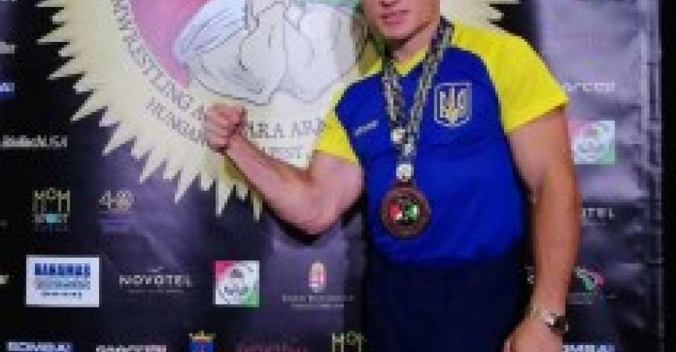 Мариупольский армрестлер привез из Венгрии бронзу чемпионата мира