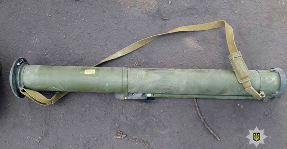 В Мариуполе выясняют, как в заброшенном доме появились гранатомет и боеприпасы (ФОТО)