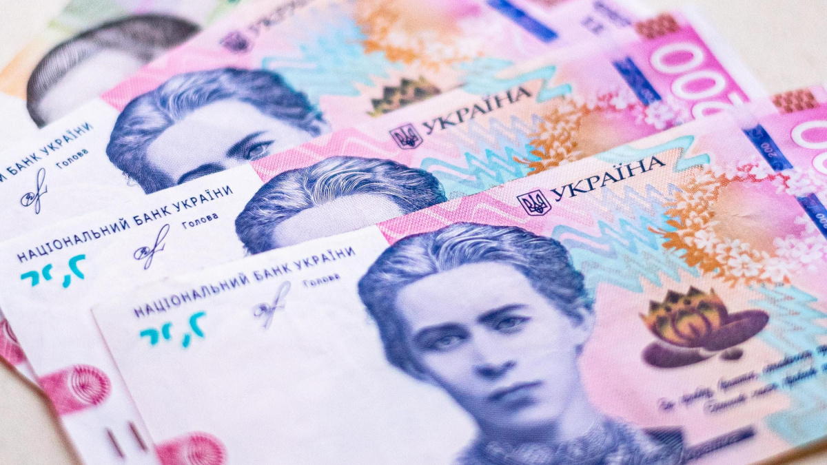 Компенсації за пальне і доплати українцям: влада готує нову програму підтримки