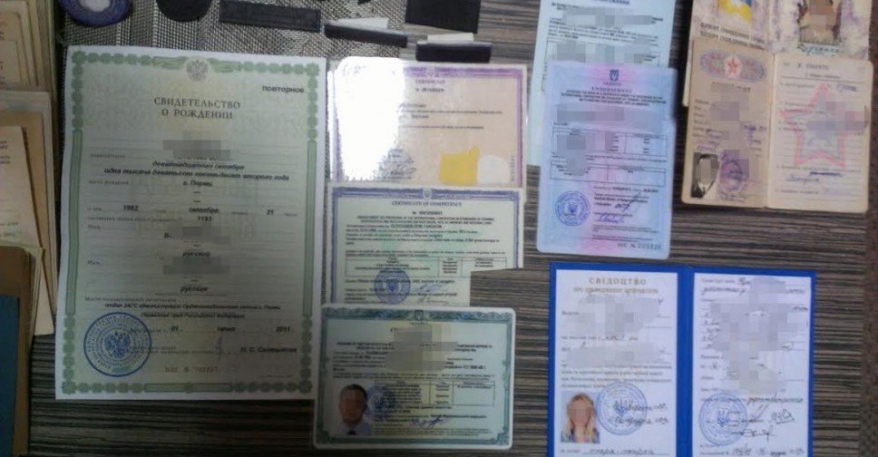 Жители Донецкой области штамповали фальшивые документы Украины и РФ