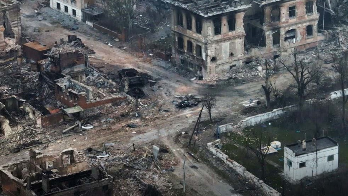 Росіяни поновили спроби захопити Приморський район та порт: якою була 37 доба оборони Маріуполя