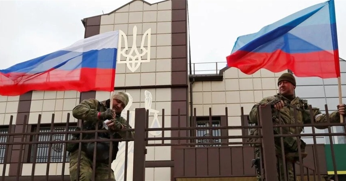 Життя на контрастах: що окупанти пропонують ждунам, які чекали звільнення