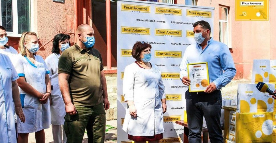 Торецк получил три современных аппарата ИВЛ от Фонда Рината Ахметова