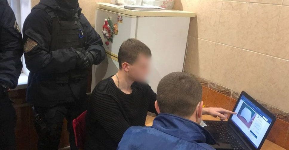 Мариуполец за счет продажи несуществующего товара через интернет заполучил более 25 тысяч гривен