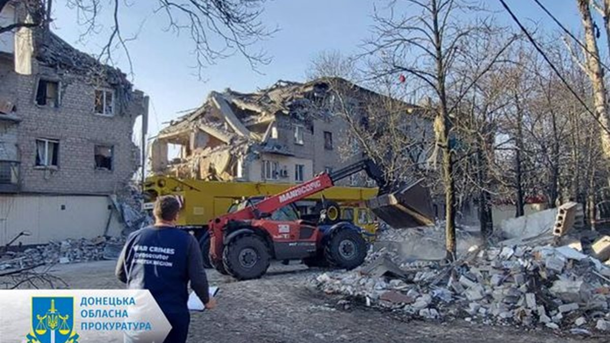 У Селидовому завершили розбір завалів будинку: серед загиблих - подружжя ВПО з Гірника