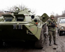 Военные теряют технику на «заминированных» дорогах Донбасса (ВИДЕО)