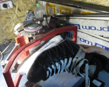 На Мариупольском катке пресекли массовое уничтожение коньков (ФОТО)