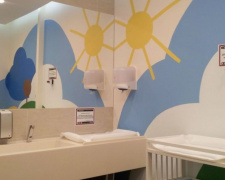 В общественных местах Мариуполя предлагают оборудовать комнаты матери и ребенка
