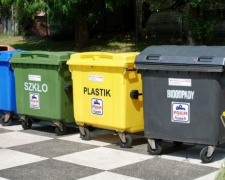 Во дворах Мариуполя установят контейнеры для раздельного сбора мусора