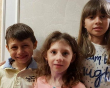 Мариупольцев просят помочь семье погорельцев с тремя детьми (ФОТО)