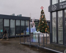На КПВВ в Донбассе открыли сервисный центр с почтой, медпунктом и банком