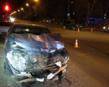 ДТП возле пожарной части в Мариуполе: водителя из салона вытаскивали прохожие (ФОТО)