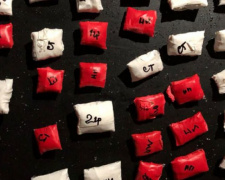 Двое мариупольцев попались на «закладках» - изъято 62 свертка наркотиков (ФОТО)