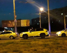 В Мариуполе девушки на иномарках не поделили дорогу (ФОТО)