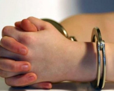 Напали на женщину: в Мариуполе осудили 17-летнего грабителя и его соучастника