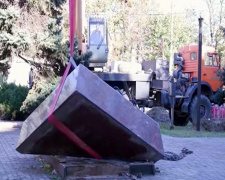 Окупанти демонтували пам’ятник жертвам Голодомору в Маріуполі