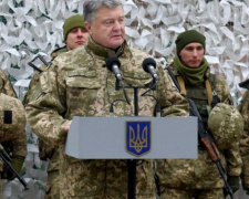 Порошенко подвел первые итоги военного положения во время визита в Донецкую область